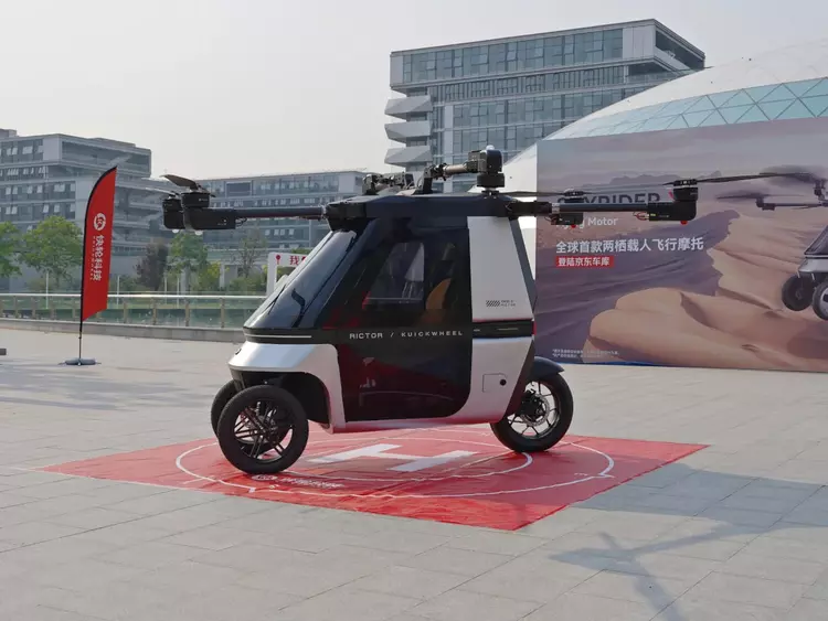 Det flygande trehjulet cykeln Kuickwheel Skyrider ...