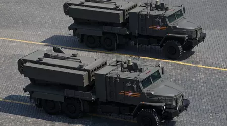 För första gången visade ryssarna bilder av användningen av det tunga eldkastarsystemet TOS-2 med termobariska missiler