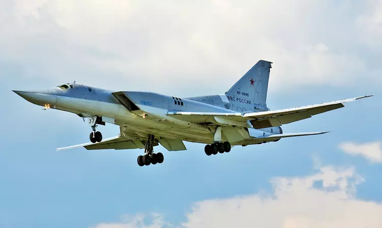 Tu-22M3-bombare, som vanligtvis avfyrar missiler mot ...