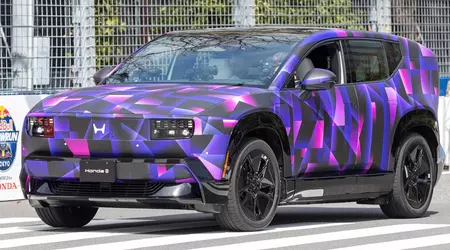 Max Verstappen tar en tur bakom ratten på den ännu icke släppta Honda 0 SUV