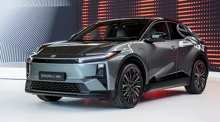 Toyota har presenterat den eldrivna crossovern C-HR+ med batterier på 57,7 kWh och 77 kWh