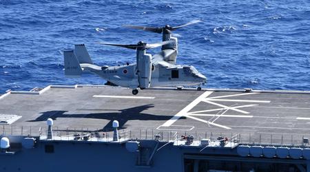 Amerikansk V-22 Osprey konvertibel landade för första gången i historien på ett japanskt helikopterfartyg från Maritime Self-Defence Force