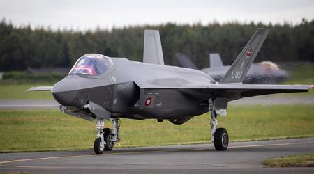 De första stridsflygplanen av typen F-35 Lightning II har anlänt till Danmark för att ersätta de F-16 Fighting Falcon som ska överföras till Ukraina