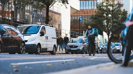 Storbritanniens transportdepartement: självkörande bilar kommer att finnas på vägarna senast 2026