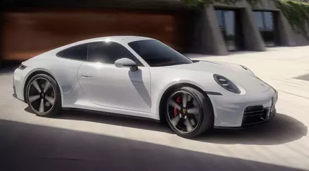 Porsche 911 Carrera S 2025 är kraftfullare, men har förlorat sin manuella växellåda
