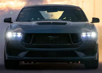 Ford Mustang med fyra dörrar kan ...