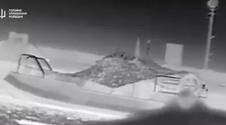 Magura V5 strike marin drönare förstör fiendens motorbåt på natten (video)