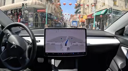 Elon Musks obemannade Tesla förvirrade trafikljusen vid en korsning och orsakade nästan en olycka