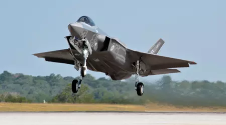 Efter att ha beställt F-35 Lightning II beslutade Tjeckien att inrätta ett center för utbildning av piloter till femte generationens stridsflygplan