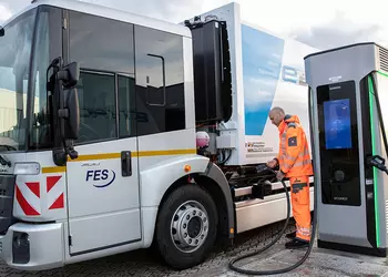 Mercedes-Benz har börjat använda renoverade batterier ...