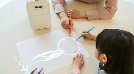 Samsung presenterar The Premiere 5 4K pekskärmsprojektor som kan spåra fingerförflyttningar