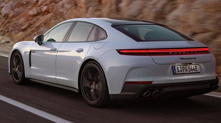 Porsche presenterar två plug-in hybrider Panamera 4 E-Hybrid och 4S E-Hybrid med en räckvidd på upp till 96 km på eldrift