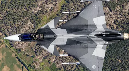 För första gången i världen tävlade en Gripen E-jaktplan utrustad med artificiell intelligens mot en verklig pilot