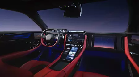 Honda har utrustat den nya GT med sex skärmar