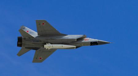 Ryssarna visar Kim Jong Un moderniserat MiG-31I jaktplan för Kh-47M2 pseudo-hypersoniska missiler