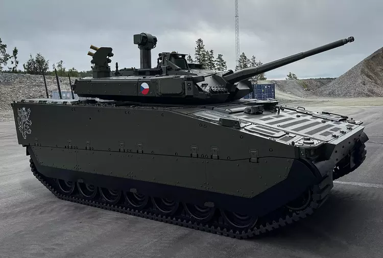 Första CV90 BVP-fordonet till Tjeckien levererat ...