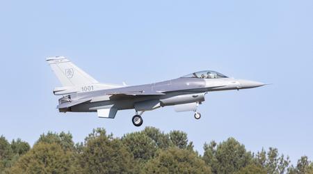 Ett moderniserat stridsflygplan av typen F-16V Block 70 för Slovakiens flygvapen gjorde sin första flygning i South Carolina