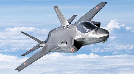 De första F-35A som Polen köpt anländer till US National Guard-flygbas