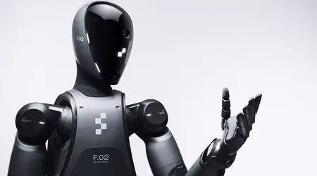 BMW har visat en robotmekaniker som skickligt lastar metallpartier i en verklig produktionsanläggning