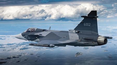 Sverige har fått sitt första produktionsflygplan av typen JAS 39 Gripen E - flygplanet kommer att testas och leveranserna kommer att inledas 2025