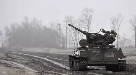 Ukrainsk drönare förstör ryskt MT-LB pansarfordon med ZU-23-2 luftvärnskanon med en F-1 granat