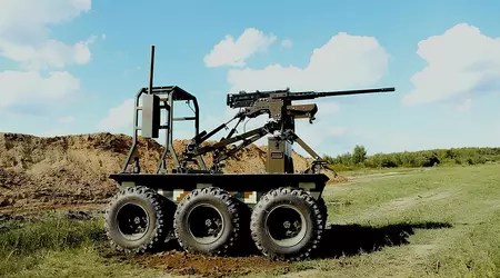 Ukrainska ingenjörer har avslöjat en terränggående stridsdrönare Droid Raw 12.7, utrustad med en stor kaliber M2 Browning kulspruta