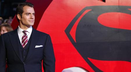 "Kick-Ass"-regissören Matthew Vaughn tycker att Henry Cavill ska spela Superman från Sovjetunionen i serietidningsfilmatiseringen av "Red Son"