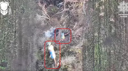 Nationell polisdrönare "Predator" förstör en bombquadkopter med ett nedfall (video)