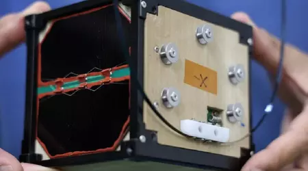 Japanerna har skickat ut en LignoSat-satellit i trä i rymden