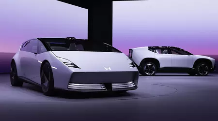 Prototyperna Honda 0 Saloon och Honda 0 SUV gjorde sin debut på CES 2025. Produktionen kommer att starta 2026 vid Honda EV Hub-fabriken i Ohio