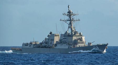 Den amerikanska flottan har skickat Arleigh Burke-klassens destroyer USS Ralph Johnson till Sydkinesiska havet, som kan bära Tomahawk kryssningsrobotar