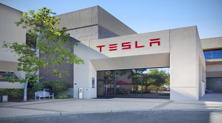 Tesla säger upp 14 000 anställda på grund av fallande aktier 