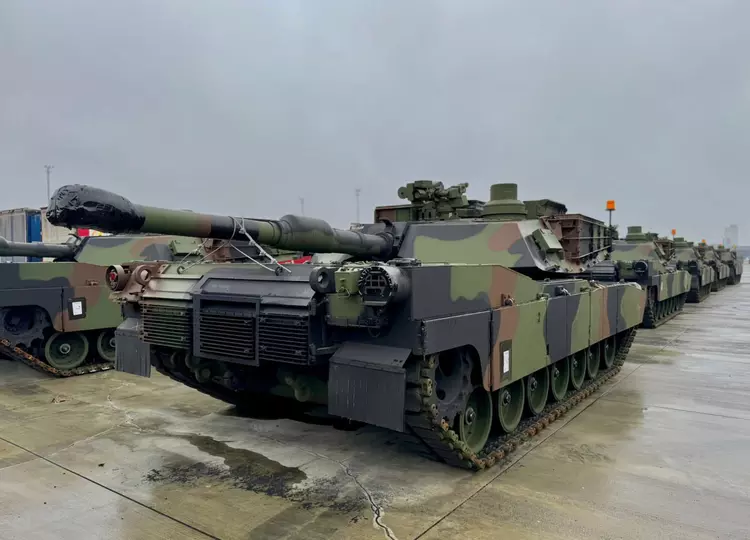 USA:s första M1A2 SEPv3 Abrams-stridsvagnar anländer ...