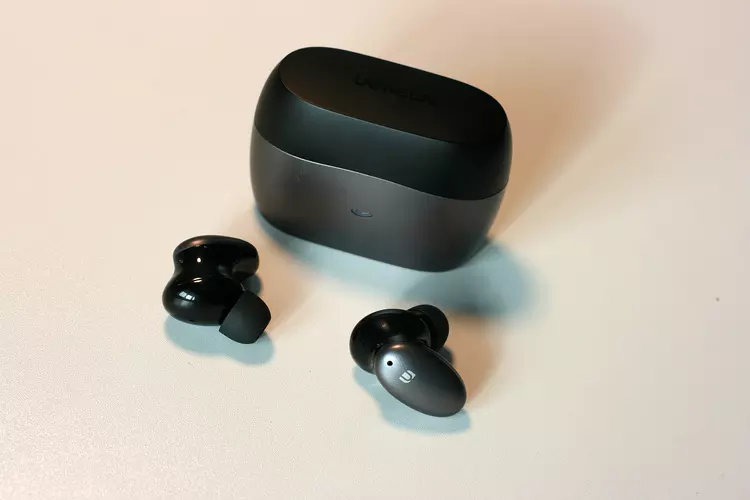 Mer affärer och mindre oljud: test ...