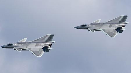 Kina förbättrar sitt femte generationens stridsflygplan J-20 Mighty Dragon för att överträffa USA:s F-22 Raptor