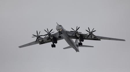 Massiva angrepp mot flygfält och militärbaser tvingar Ryssland att kamouflera Tu-95MS kärnvapenbombplan