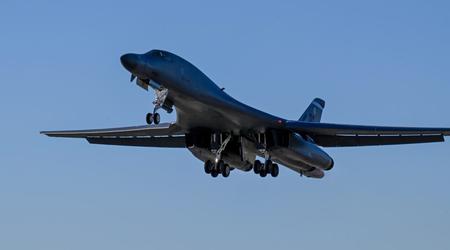 USA har placerat ut två grupper av strategiska överljudsbombplan av typen B-1B Lancer i Storbritannien