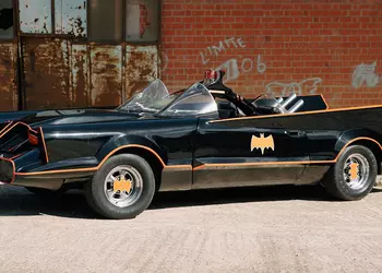 Samlarbil: 60-tals Batmobil-replika till salu