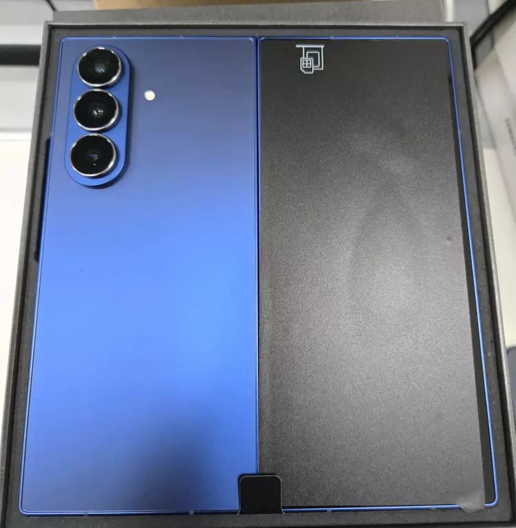 Samsung Galaxy Z Fold 7 visas ...