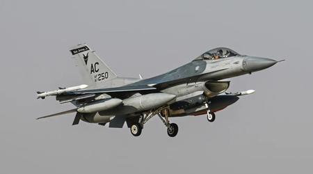 Amerikanska stridsflygplan av typen F-16 Fighting Falcon anfaller iranska vapendepåer i Syrien på order från Vita huset