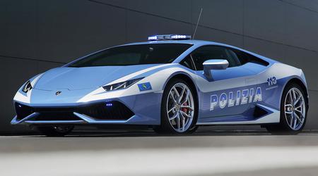 Sex speciella superbilar: Lamborghini firar 20 års samarbete med den italienska polisen