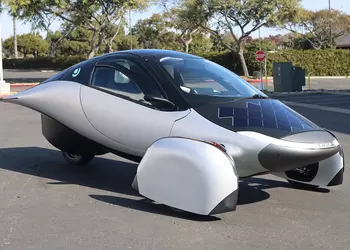 Aptera presenterade ett produktionsklart solcellsdrivet fordon ...