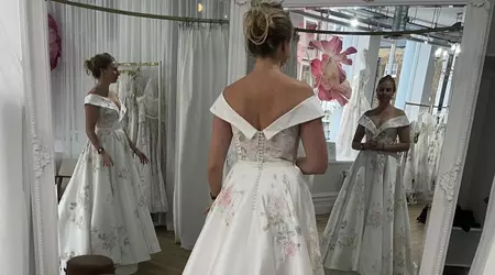 En på miljonen - en bugg i beräkningsfotografering gjorde att iPhone kunde fånga tre versioner av samma flicka på ett foto