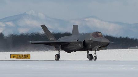 Japan har för första gången i historien tankat sina femte generationens F-35 Lightning II stridsflygplan med F135-motorn som körs utanför landet