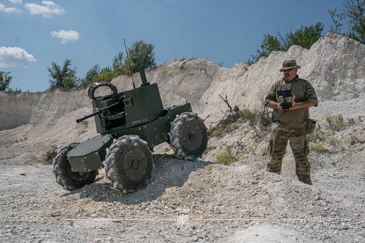 "Azov" bekämpas av markdrönare med kulspruta ...