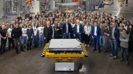 Den spanska biltillverkaren Seat har producerat de första batteriexemplaren för sina nästa generations elbilar