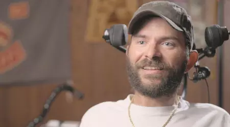 "Jag spelar, arbetar och lever tack vare chipet i mitt huvud": de första Neuralink-patienterna bryter mönstret