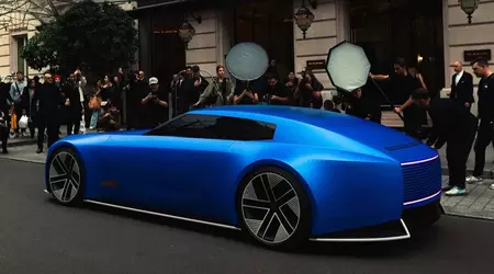 Du kan titta på den för alltid: lyxkonceptbilen Jaguar Type 00 i ultramarin har prytt Paris Fashion Week.