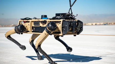 Amerikanska elitförband testar beväpnade "robothundar" 