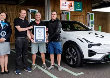 935 kilometer på en enda laddning ...